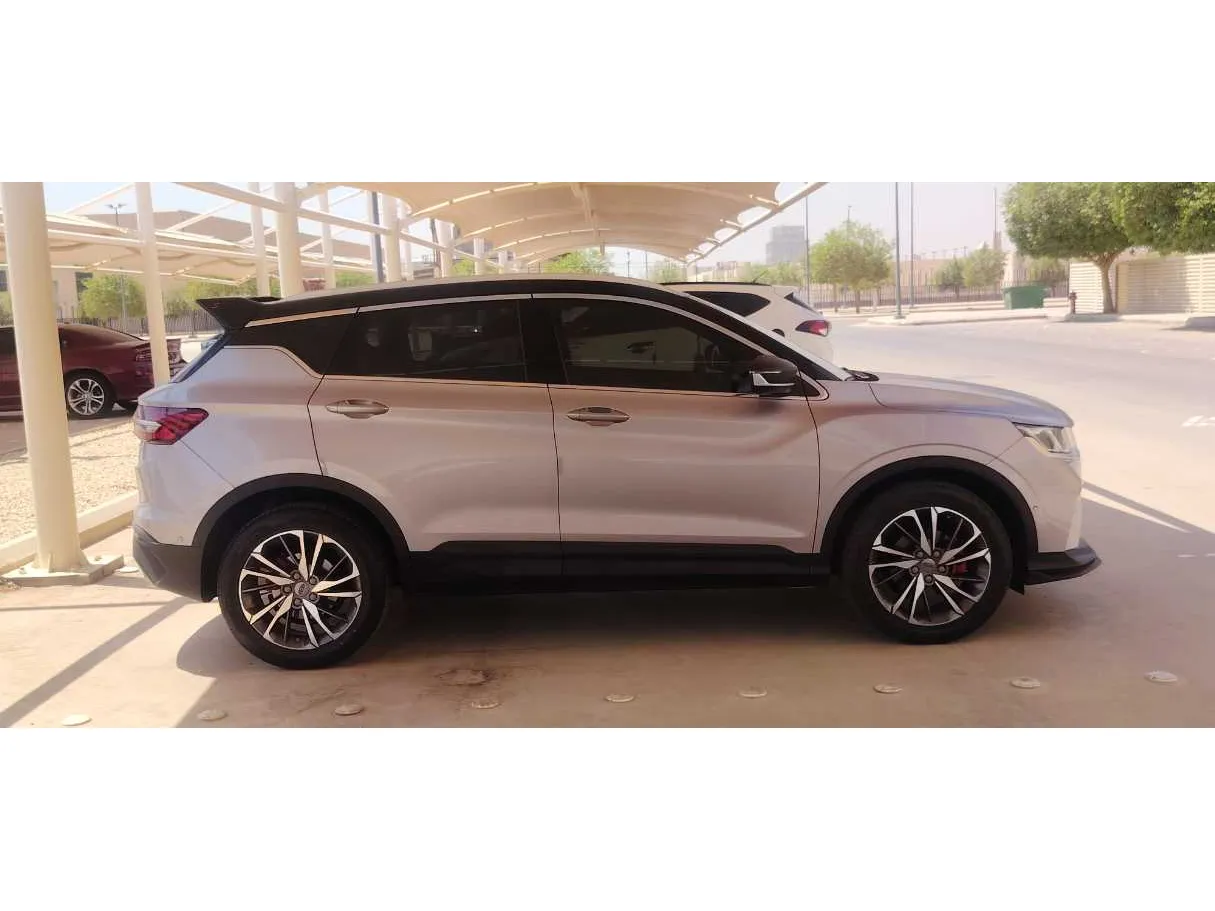 Car image 4