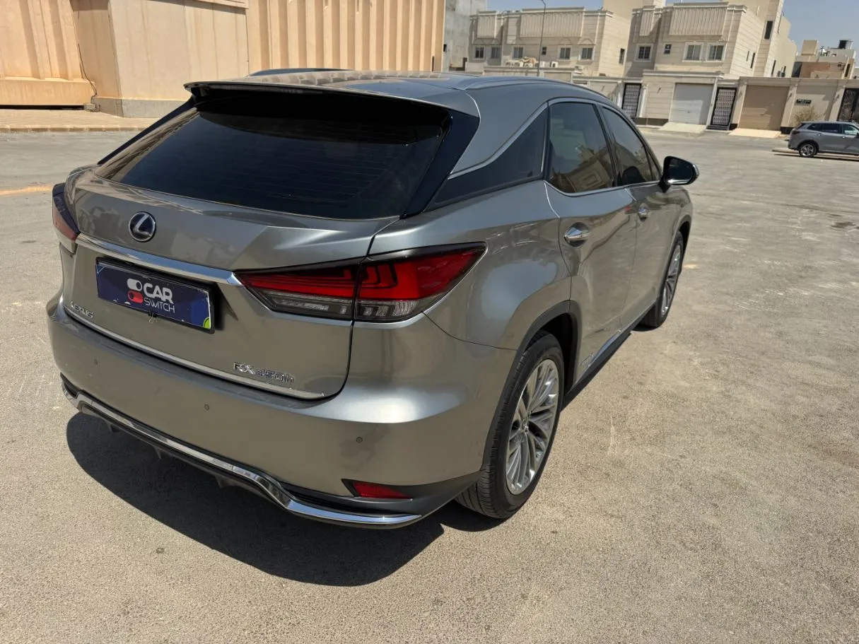 Car image 5