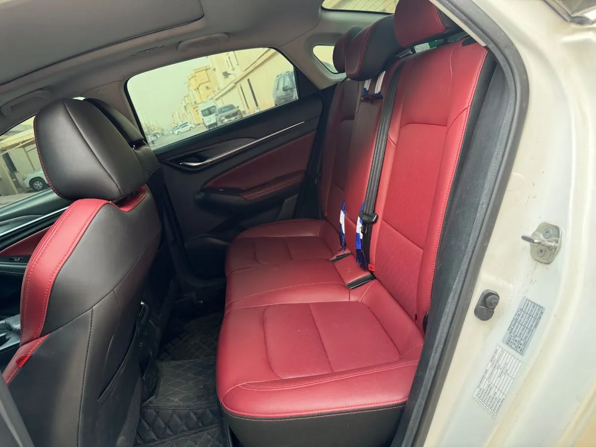 Car image 16