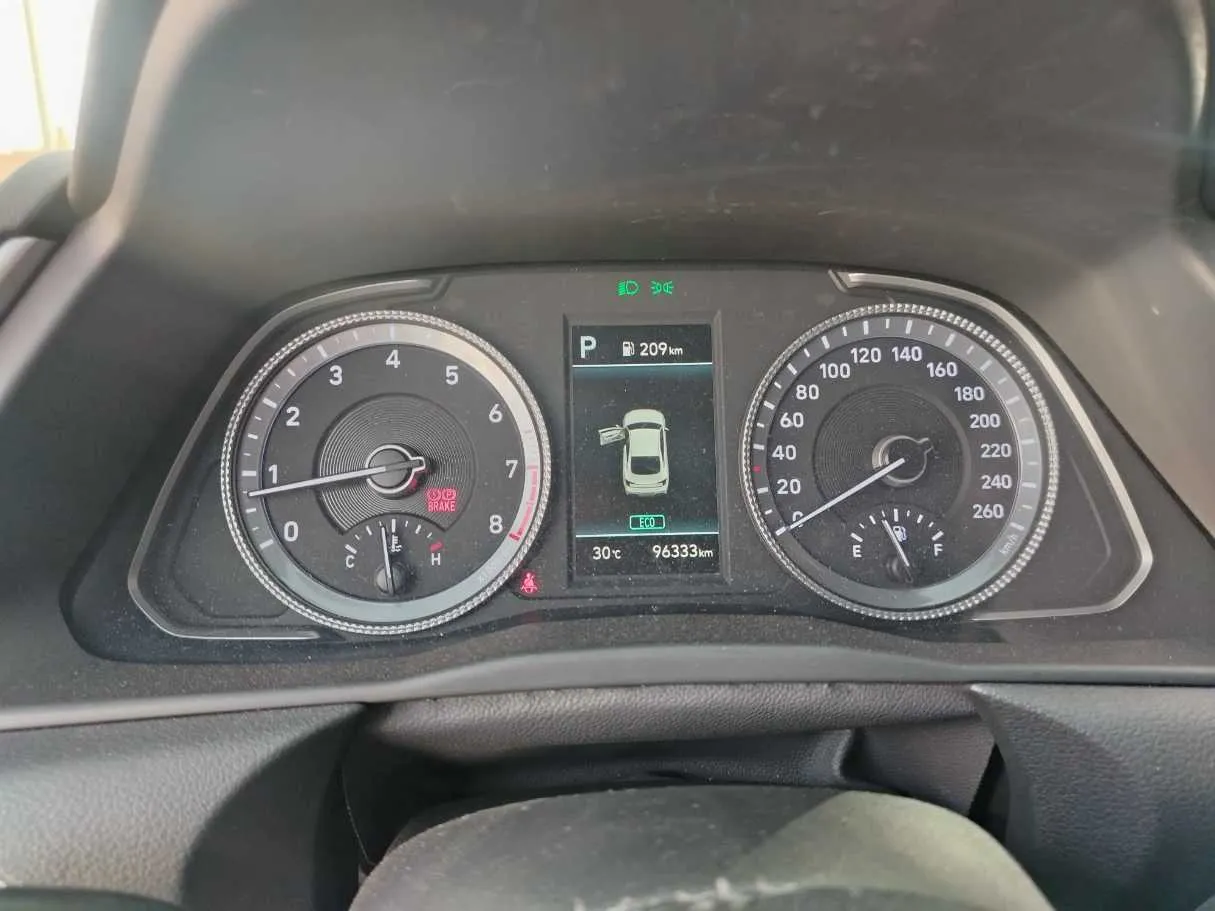 Car image 27