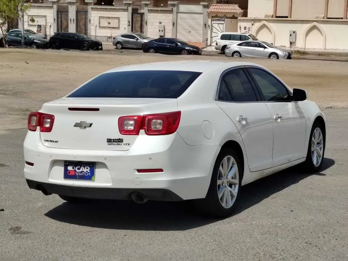 Car image 5