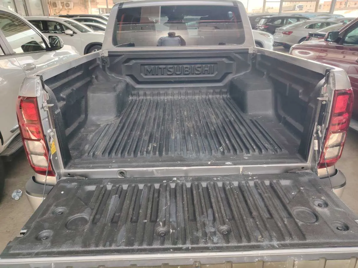 Car image 32