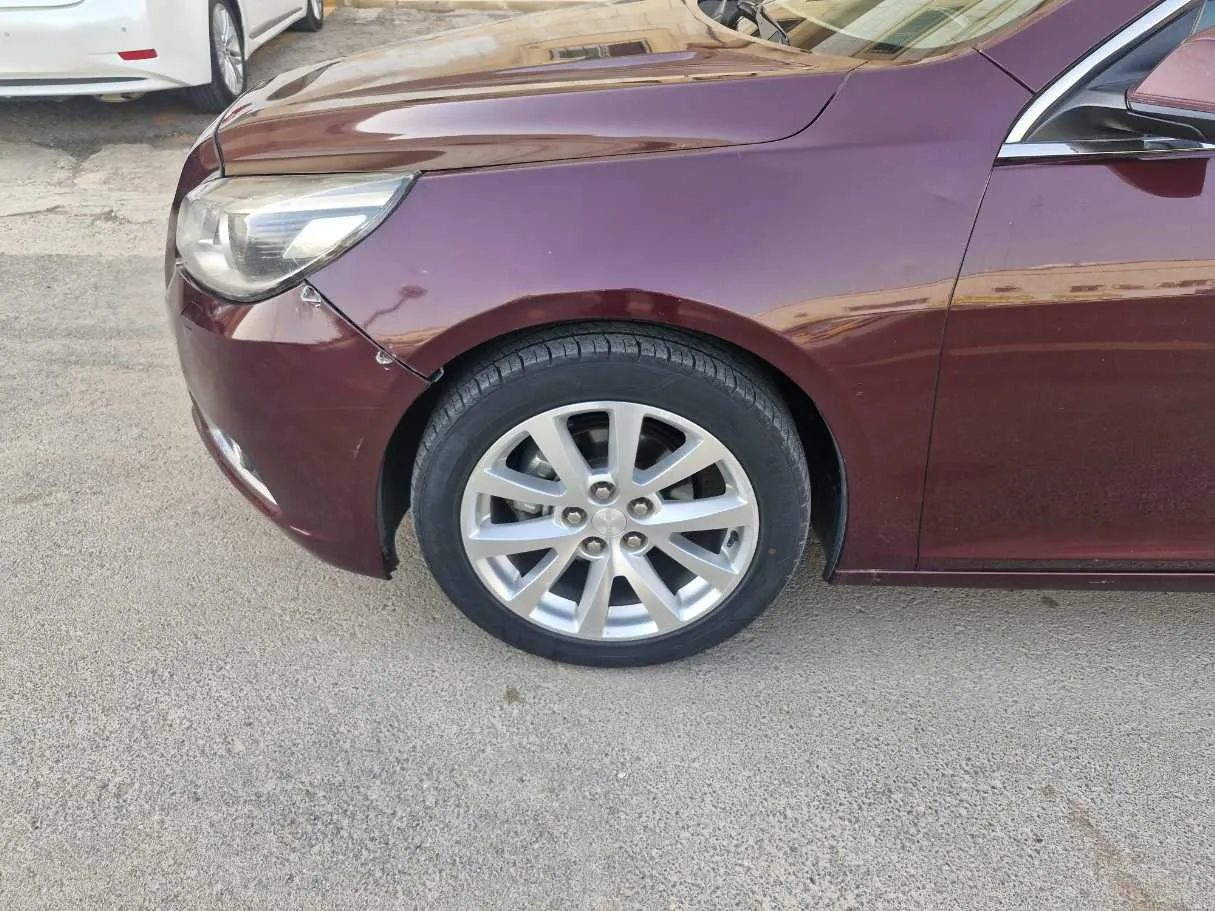Car image 9