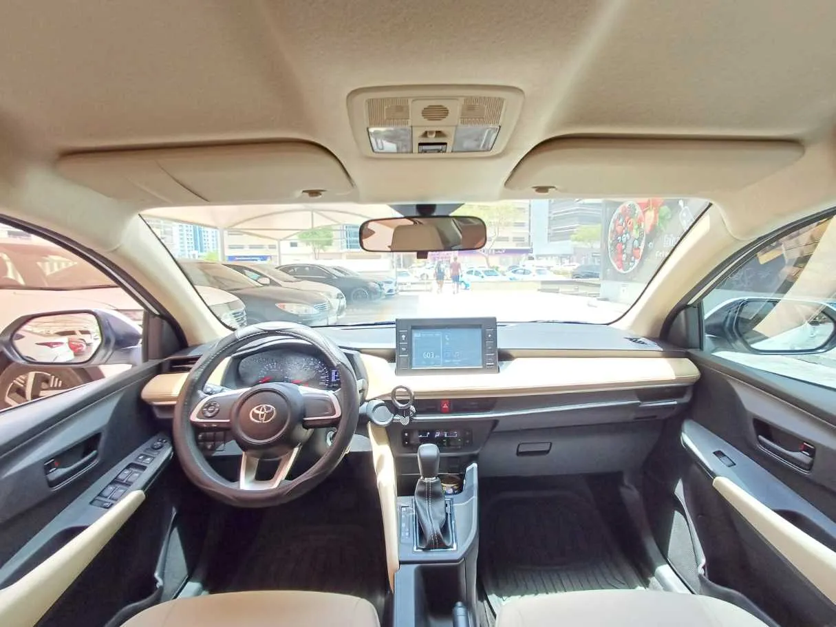 Car image 18