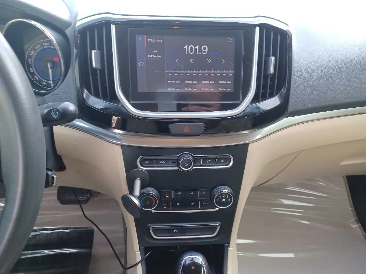 Car image 14