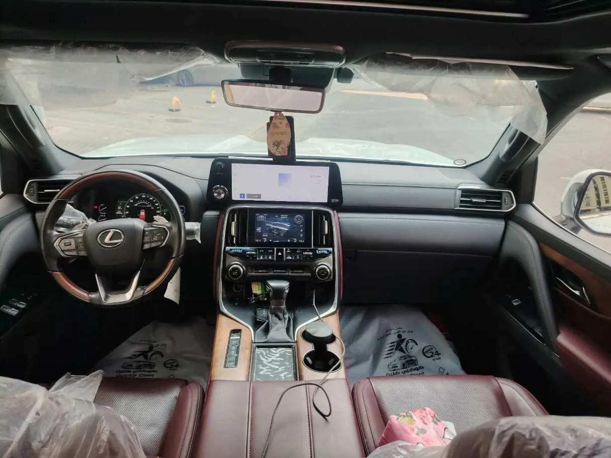 Car image 23