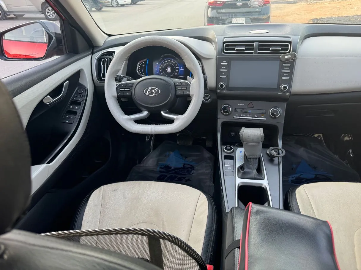 Car image 16
