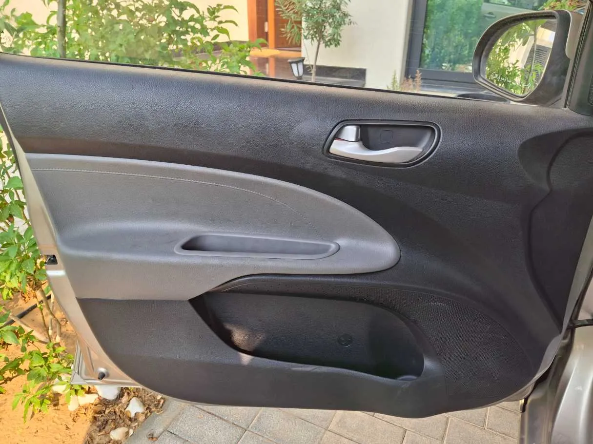 Car image 10