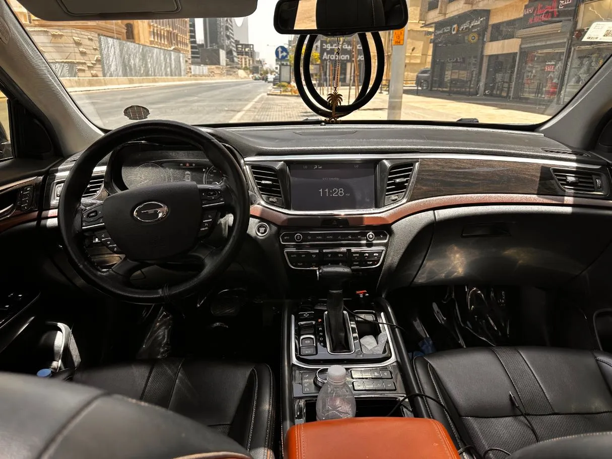 Car image 16