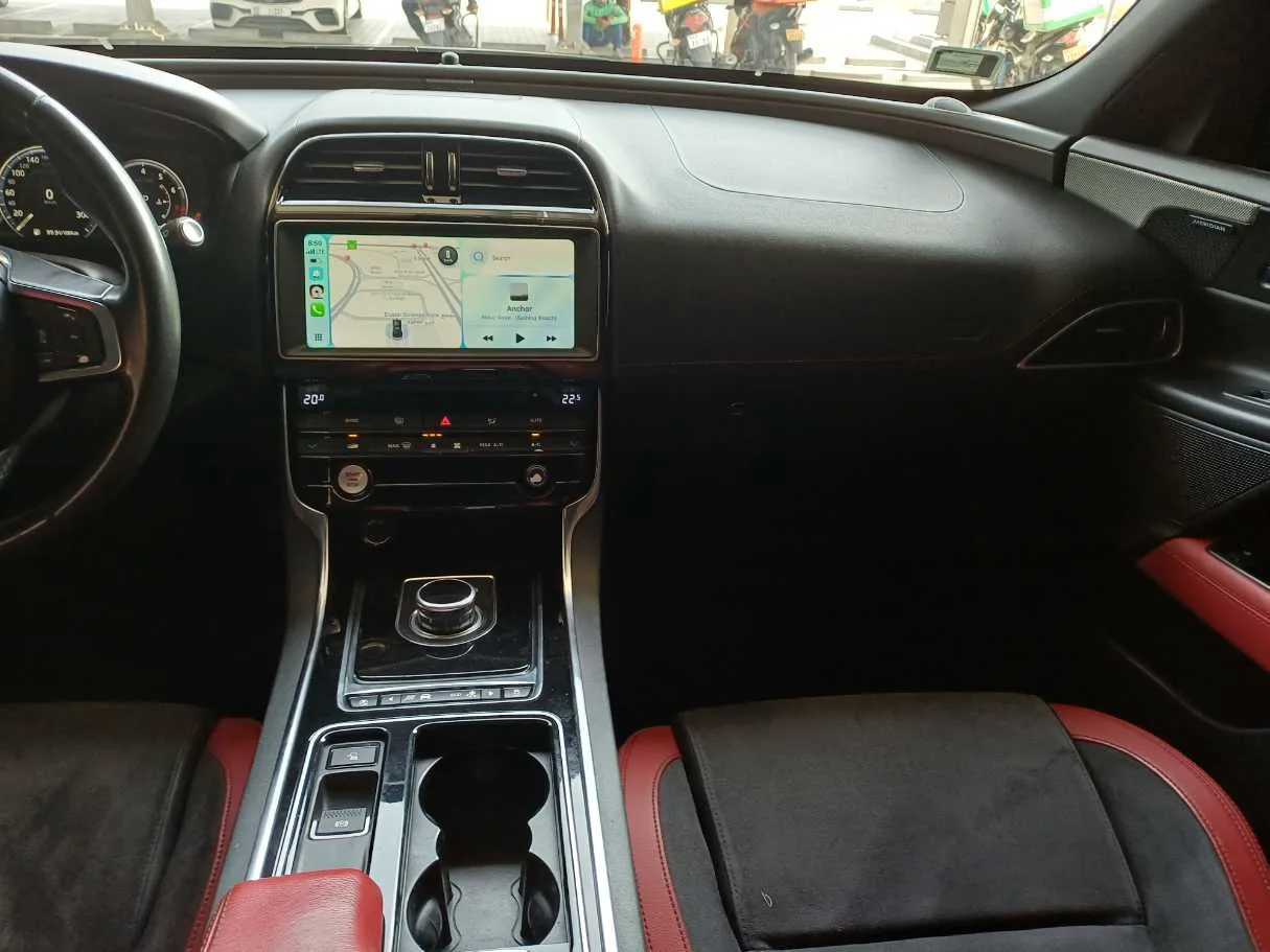 Car image 15