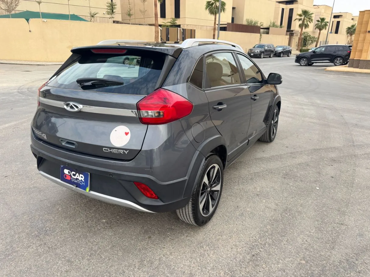 Car image 5