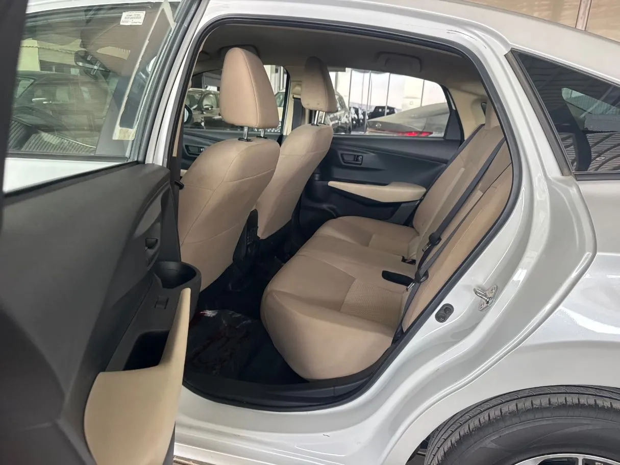 Car image 17