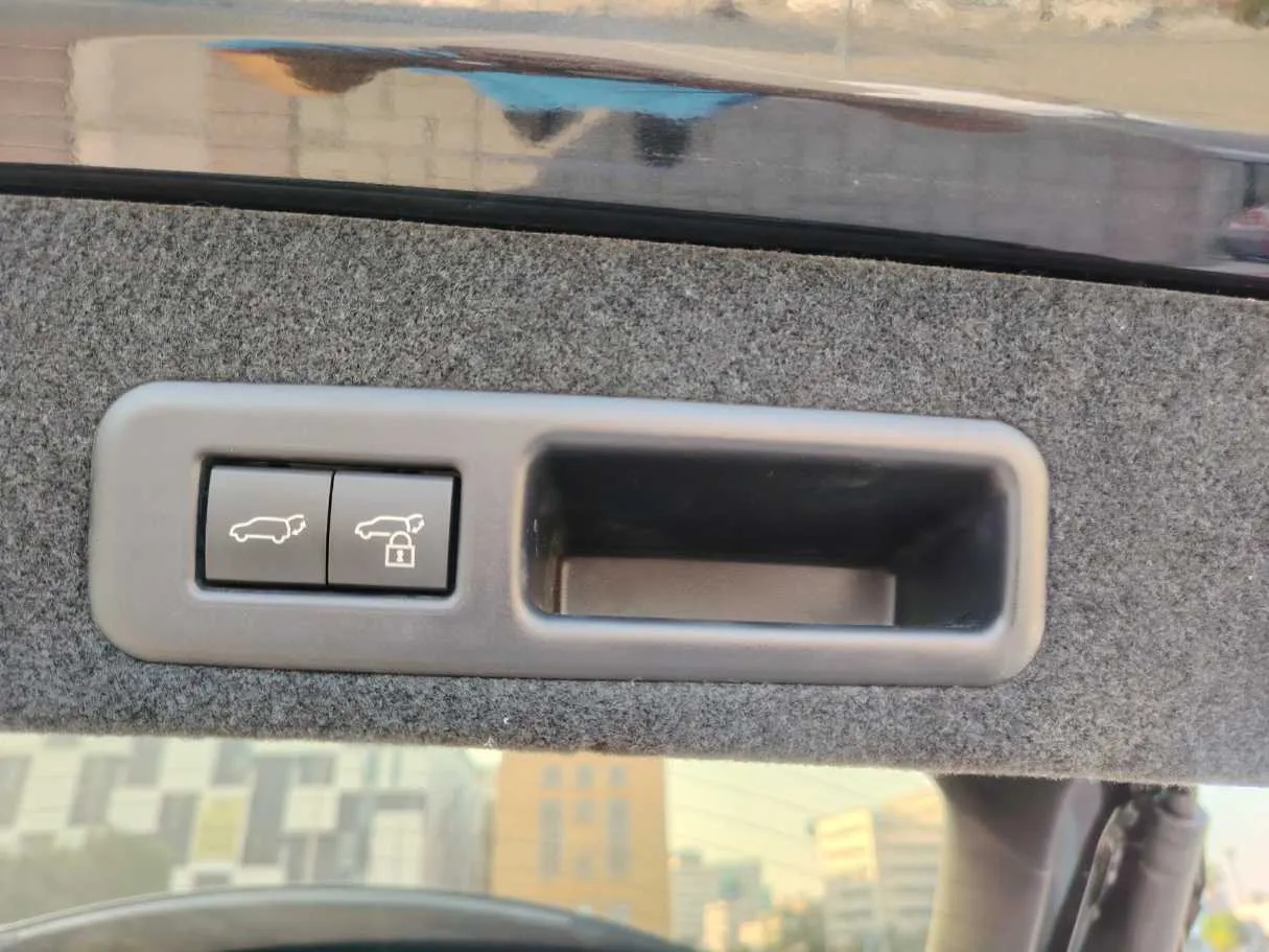 Car image 38