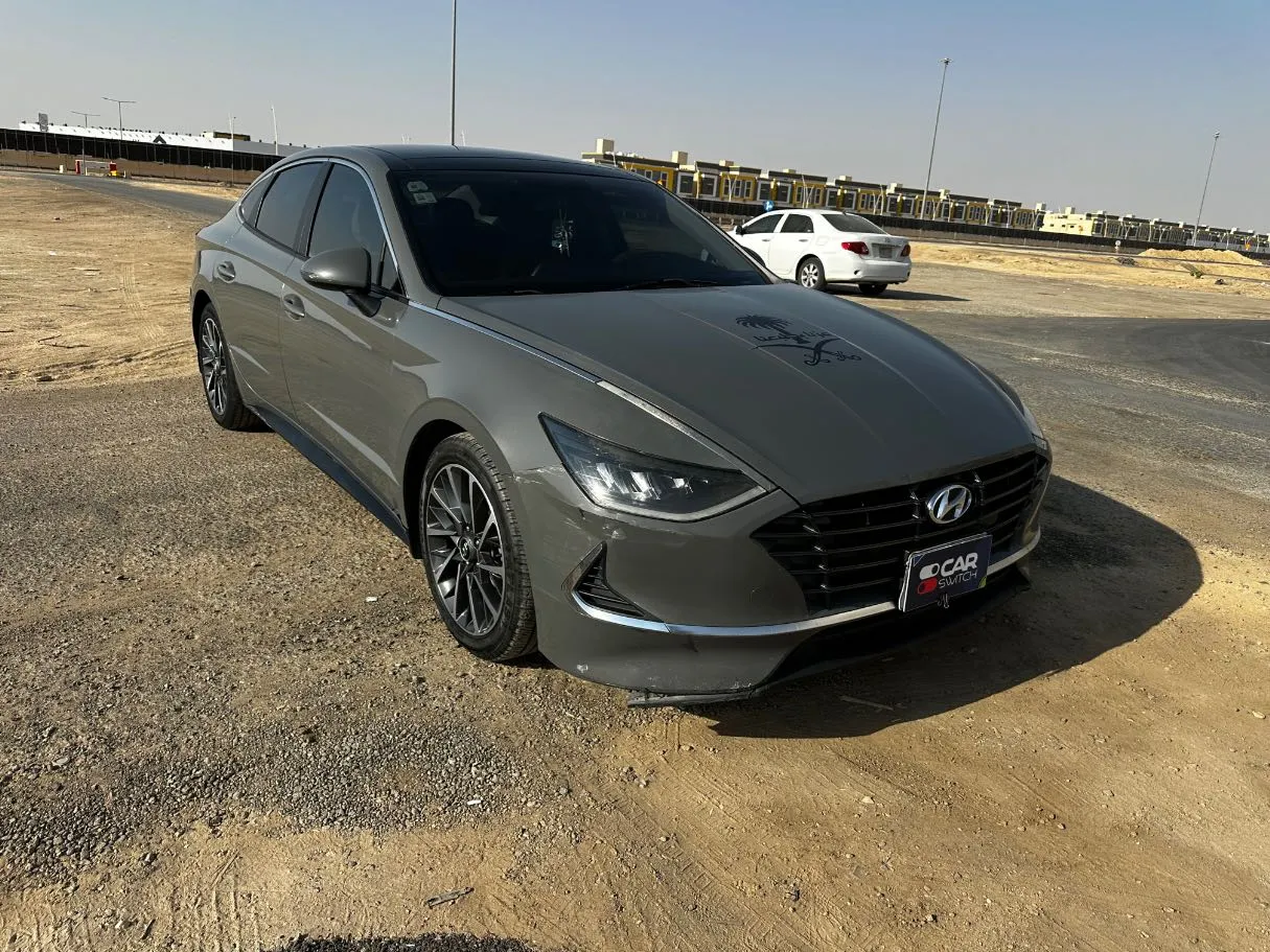 Car image 3