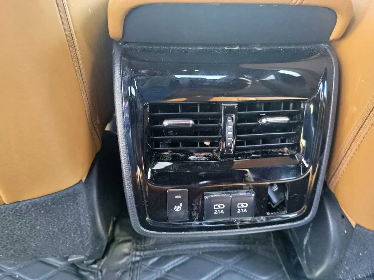 Car image 30