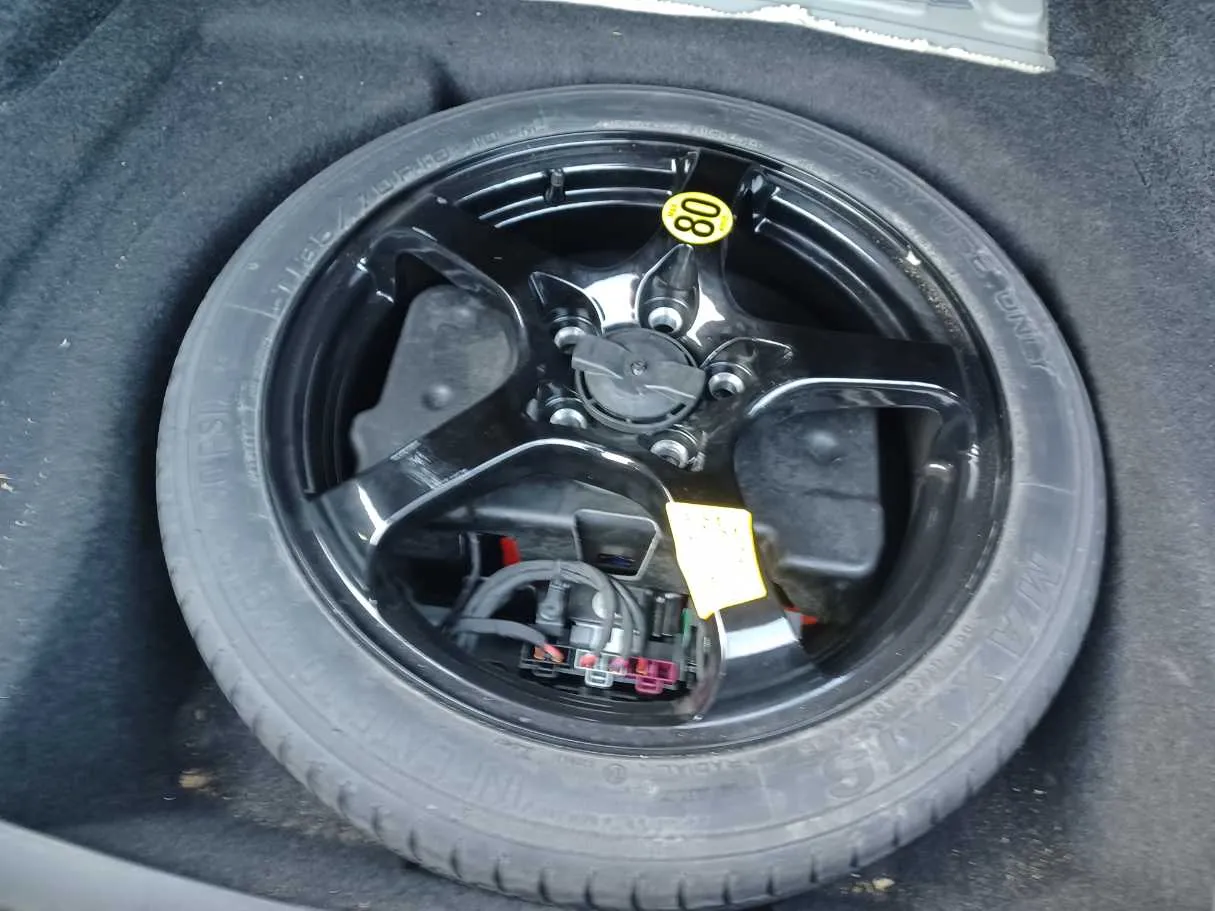 Car image 25