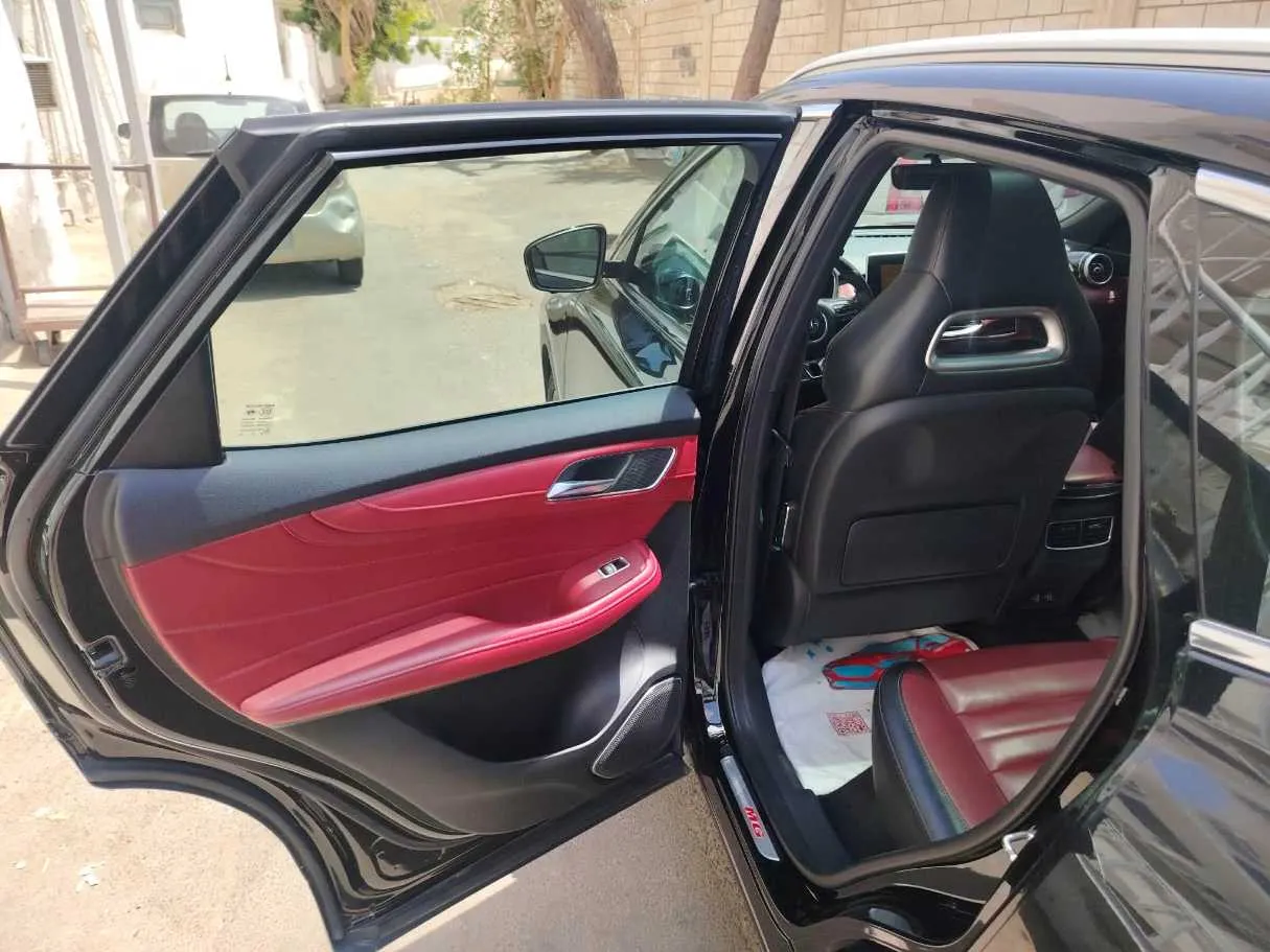 Car image 13