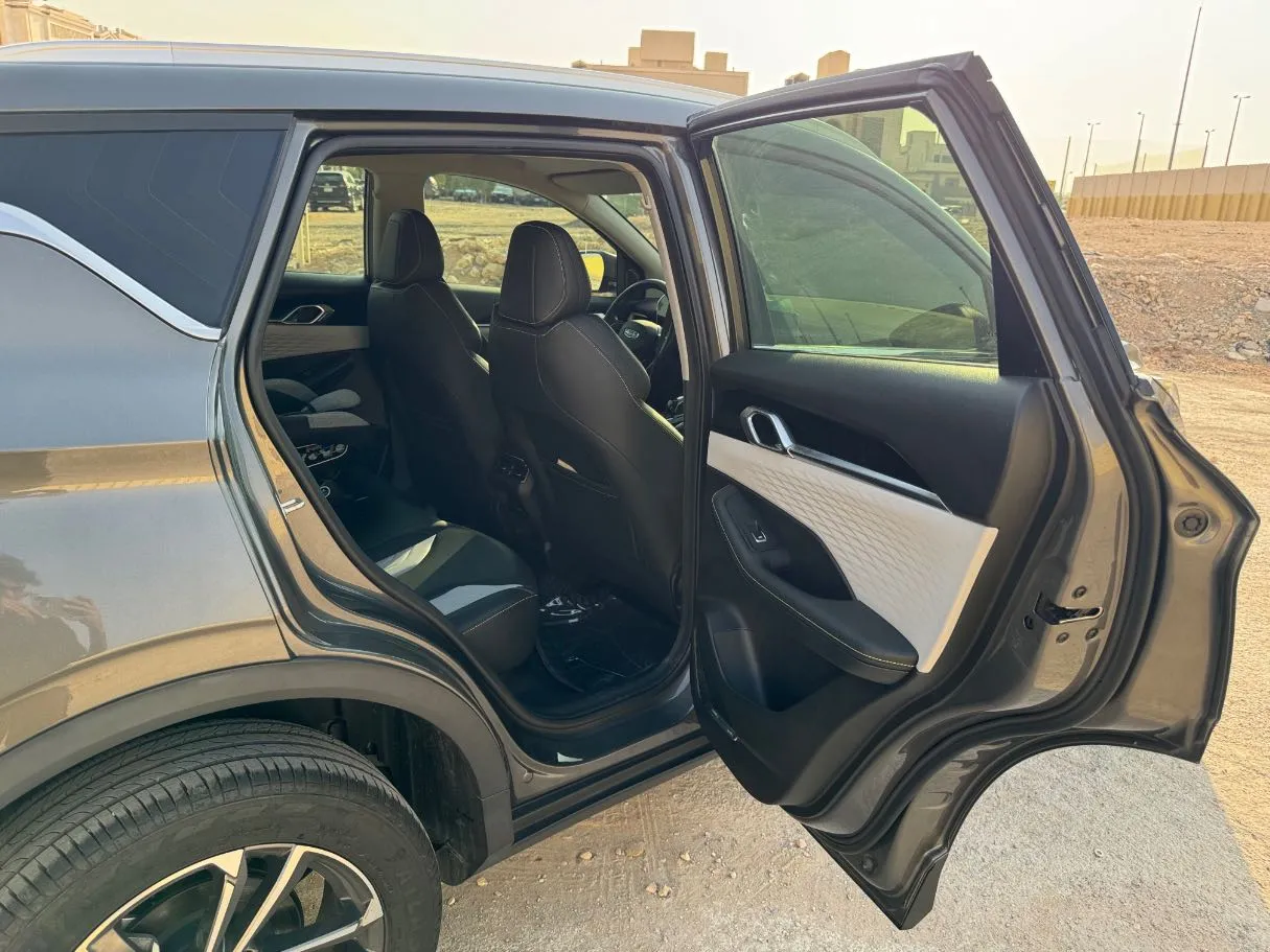 Car image 7