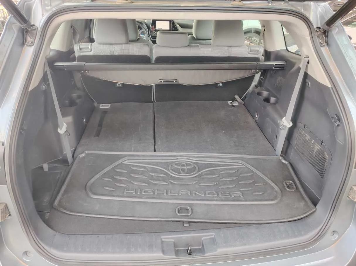 Car image 30
