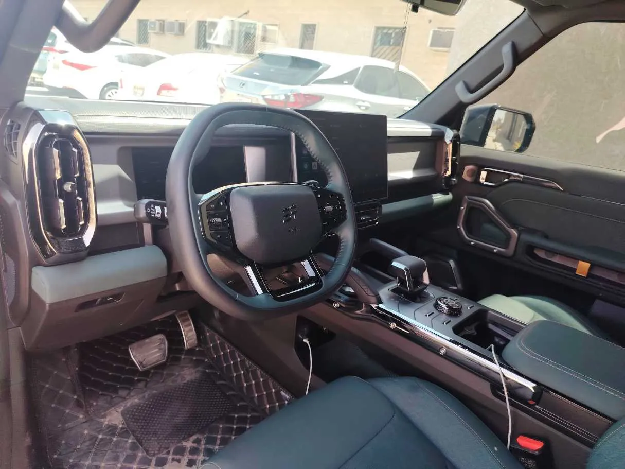 Car image 12