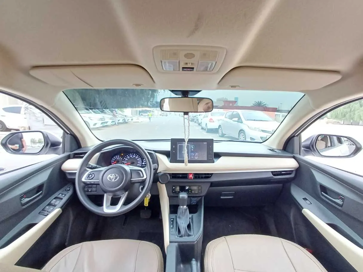 Car image 17