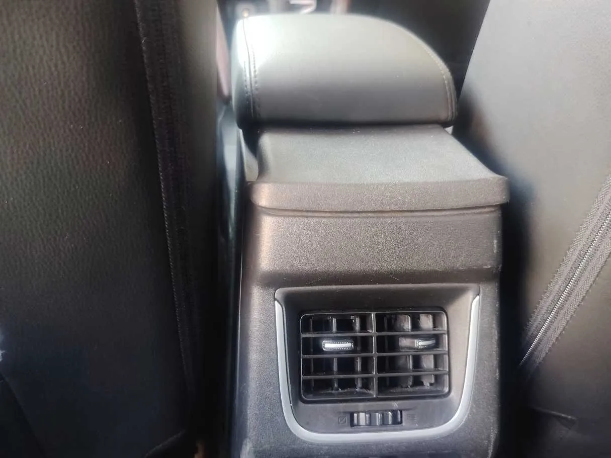 Car image 28