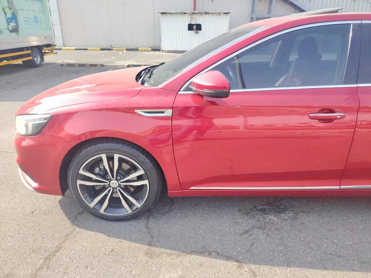 Car image 10