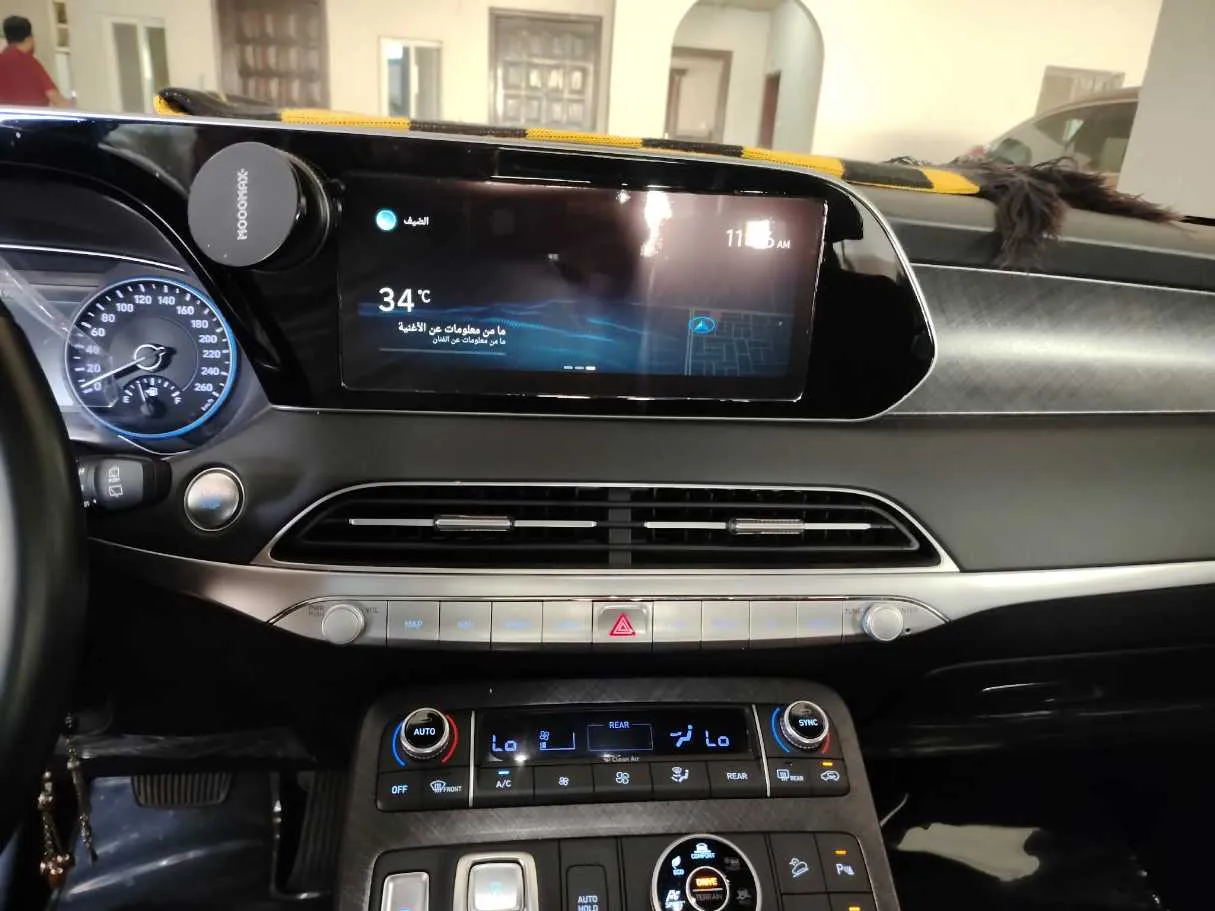 Car image 25