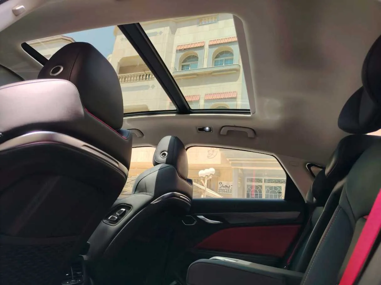 Car image 19