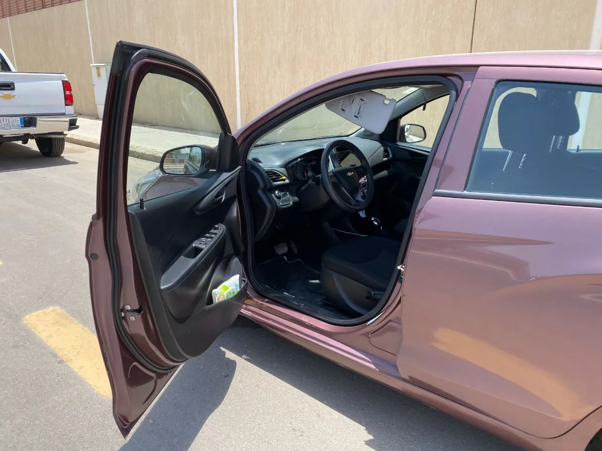 Car image 10