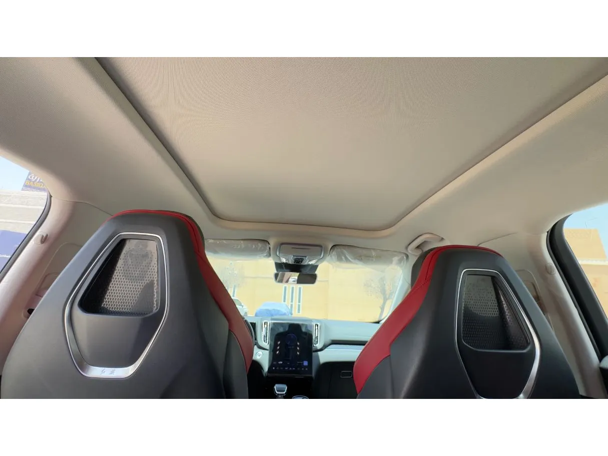 Car image 14