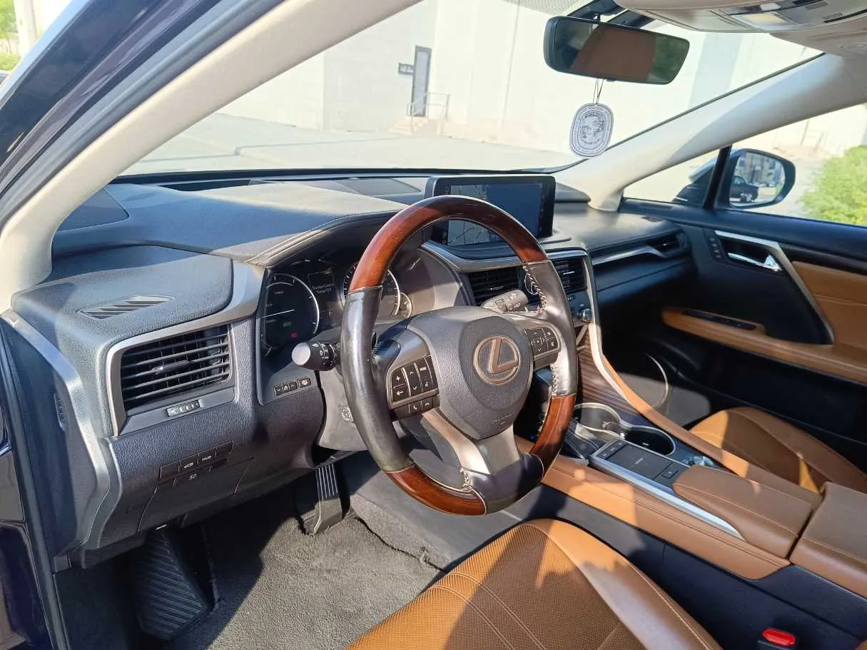 Car image 13