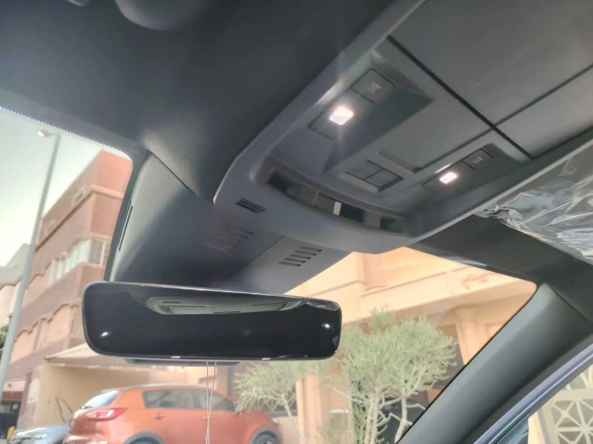 Car image 35