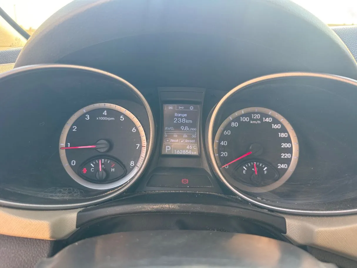 Car image 18