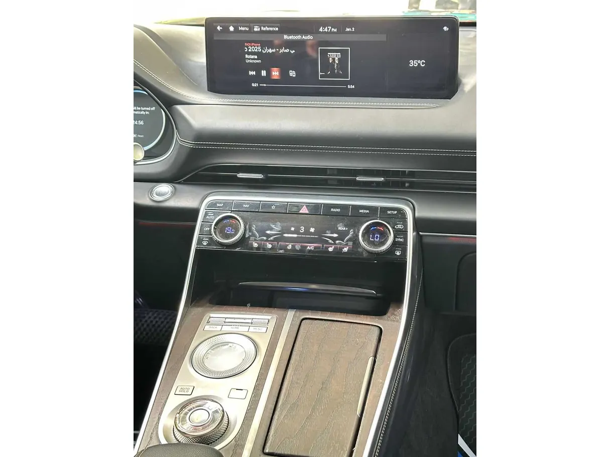 Car image 12