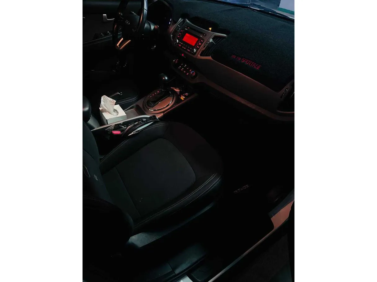 Car image 10