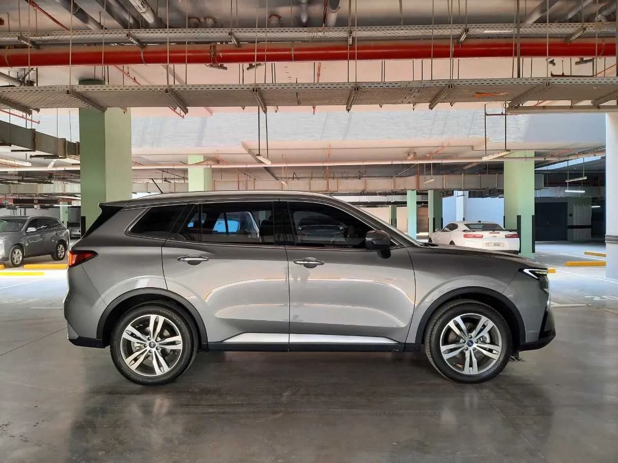Car image 8