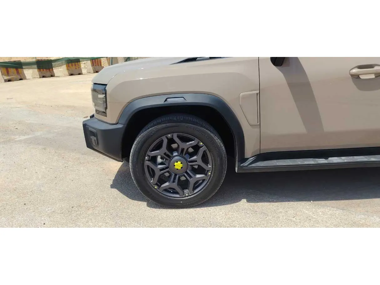 Car image 10