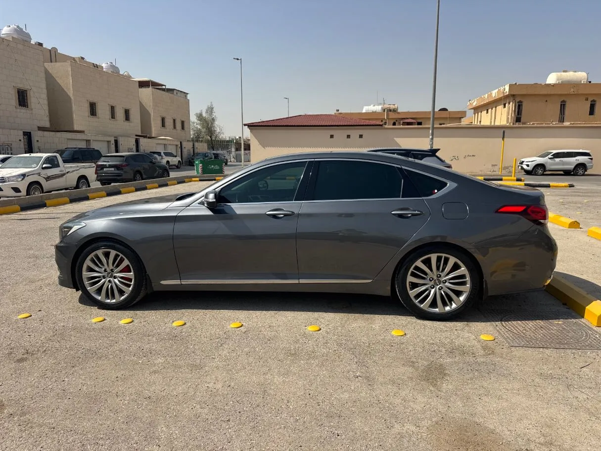 Car image 8
