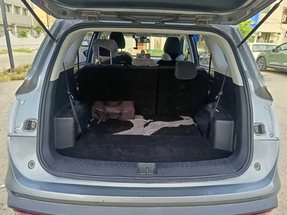 Car image 26