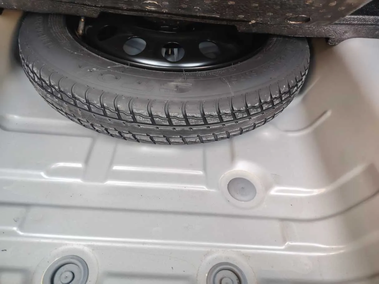 Car image 28
