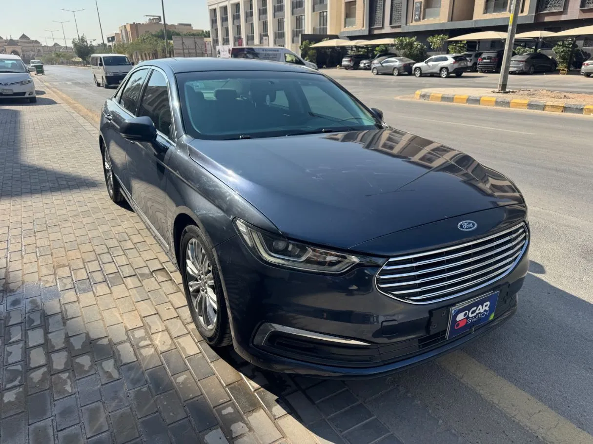 Car image 3
