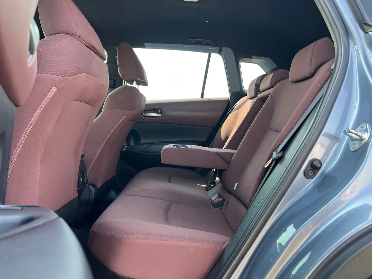 Car image 13