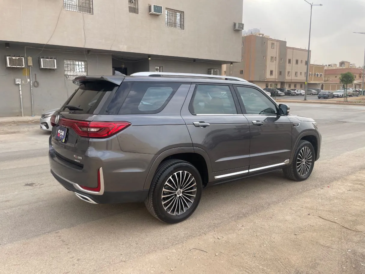 Car image 5