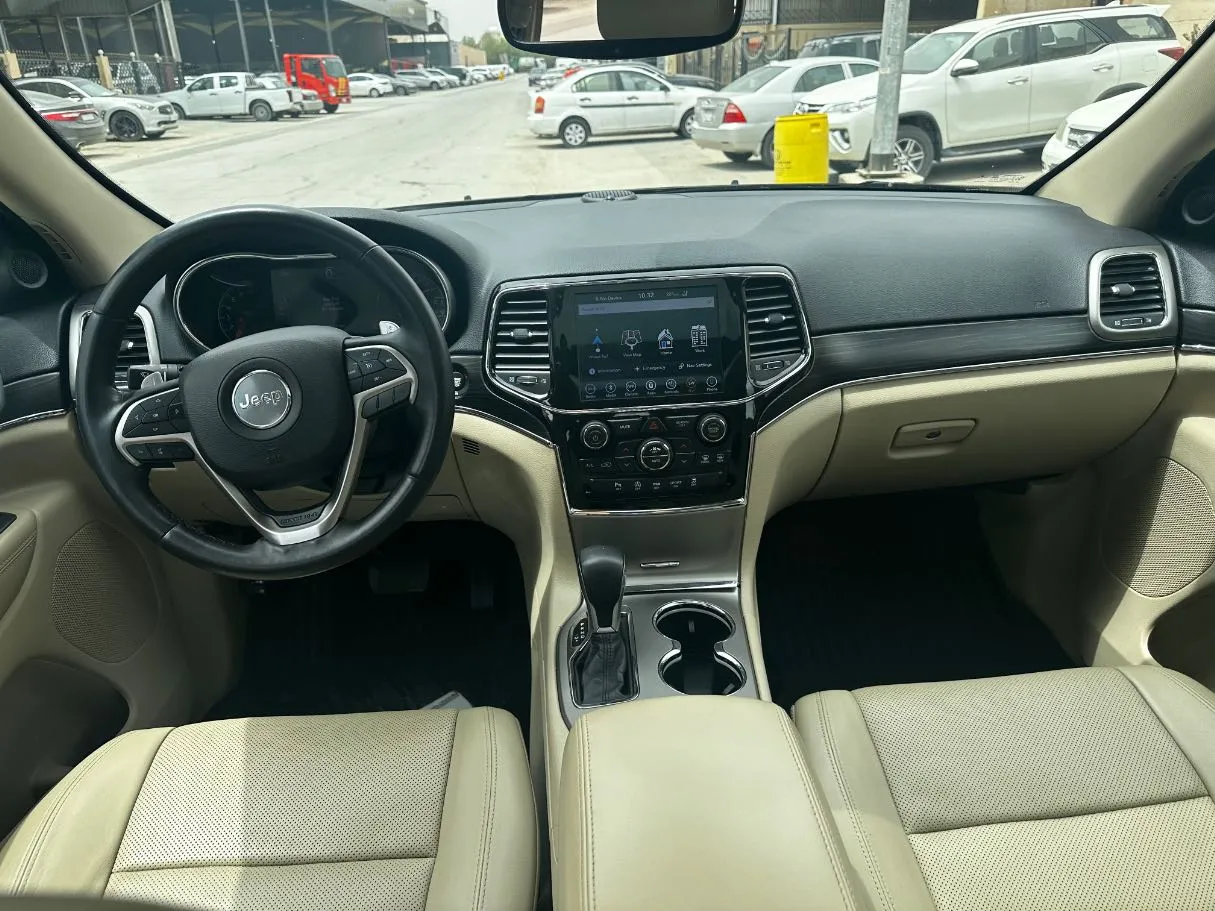Car image 17
