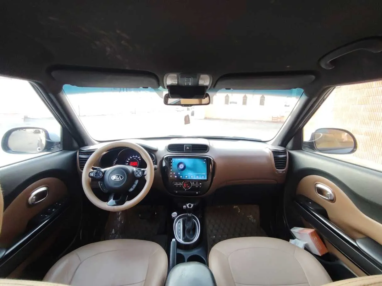 Car image 18