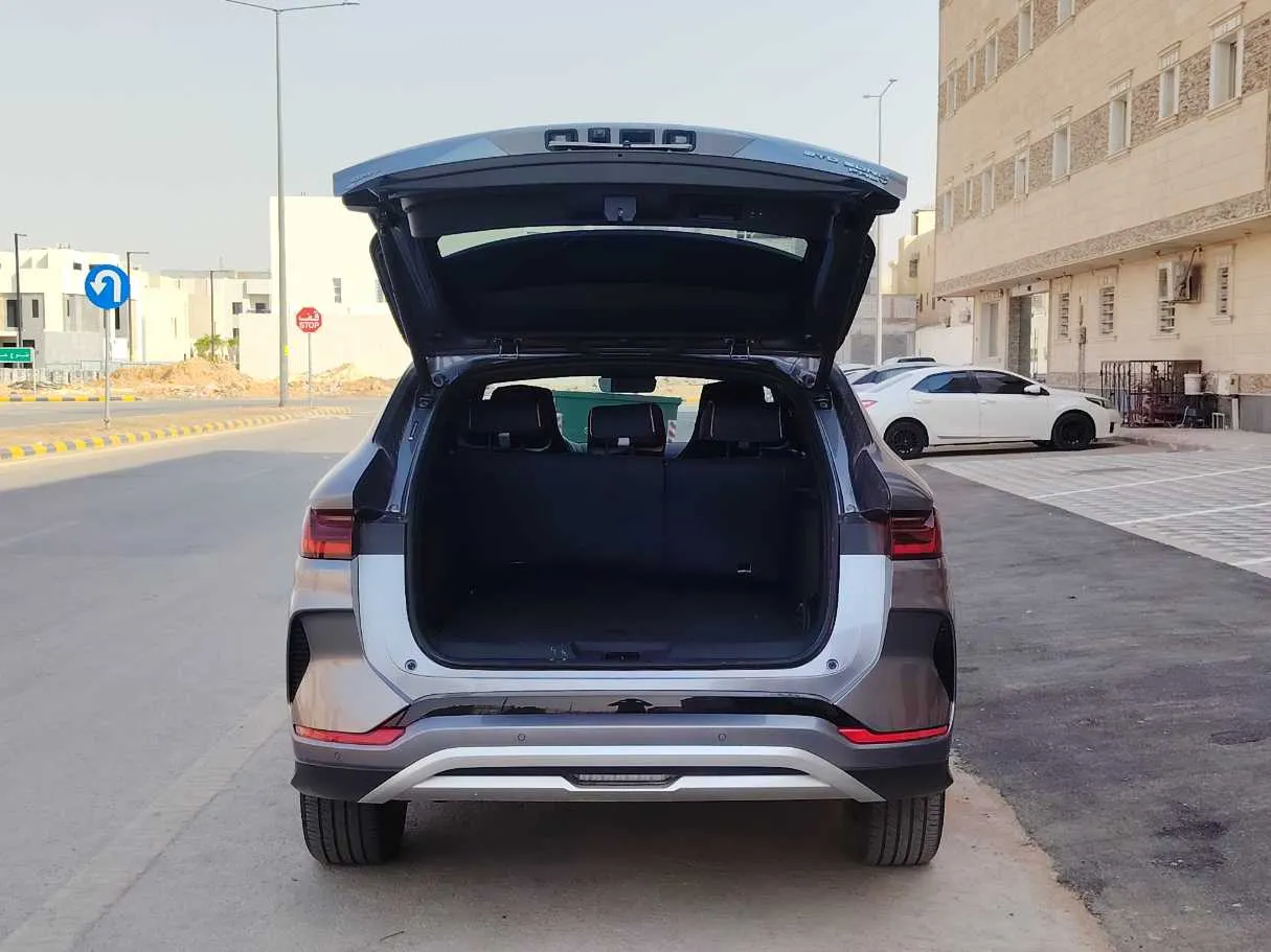 Car image 26