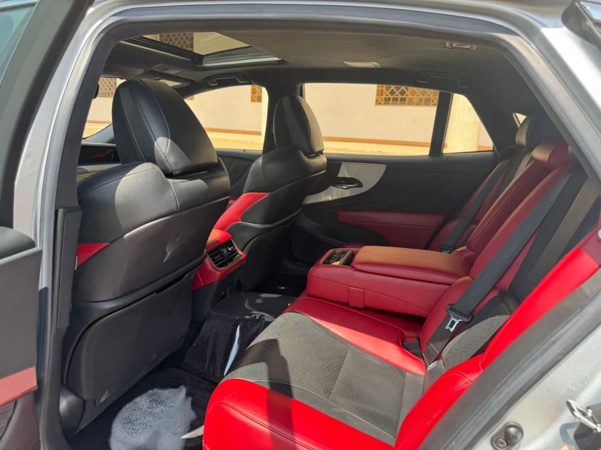 Car image 13