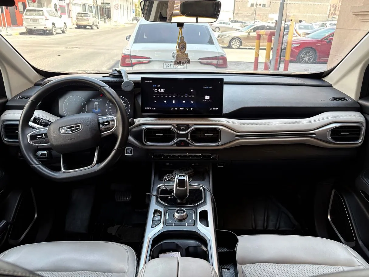 Car image 17