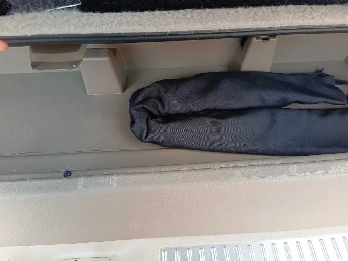 Car image 32